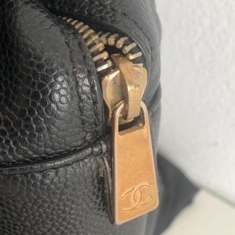 CHANEL Black Quilted Leather Bag - Picture 12 of 15